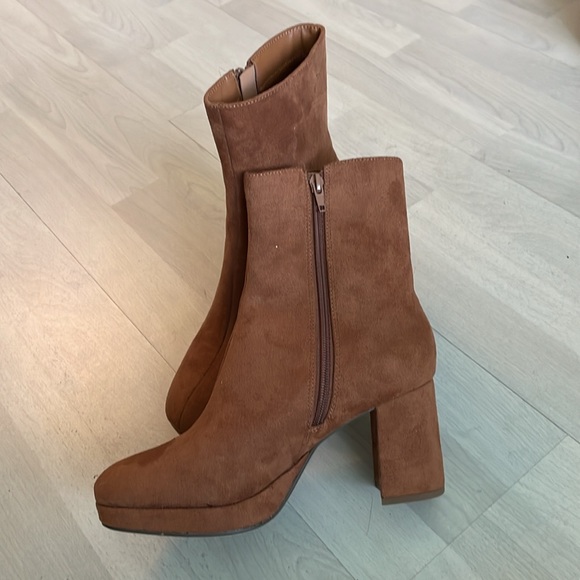 Camel color Platform faux suede boots - Picture 3 of 4